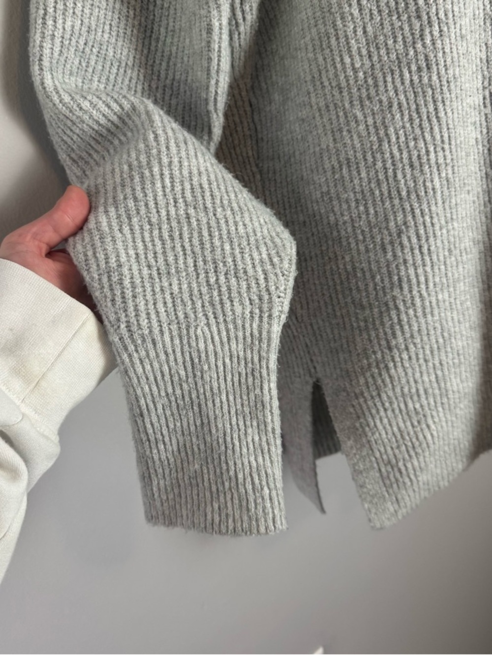 Halogen Light Gray Ribbed V-Neck Sweater Size Small - Picture 5 of 9